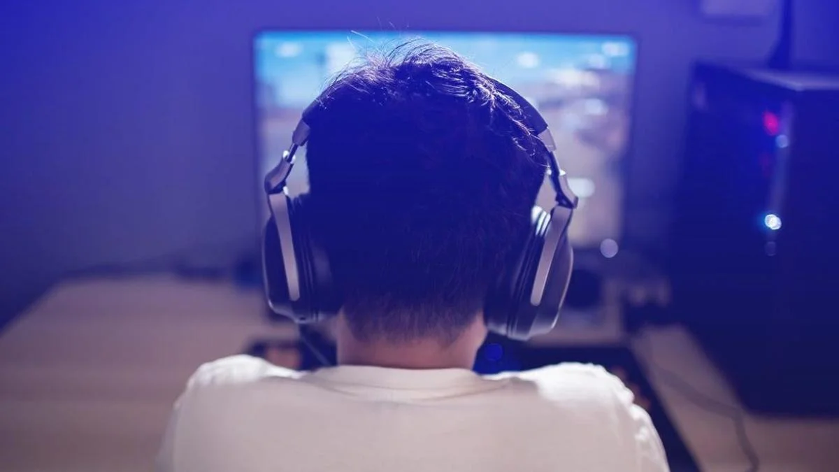 Navigating the Digital Landscape: Health Risks and Screen Addiction in Youth
