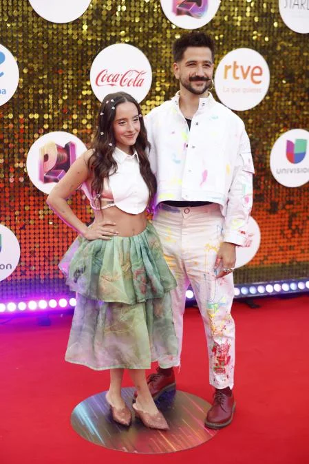 Evaluna y Camilo en la alfombra roja de los Premios Juventud 2026