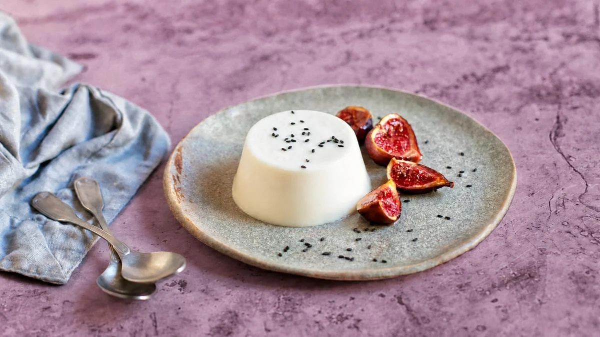 Delightful Coconut Panna Cotta Topped with Roasted Figs