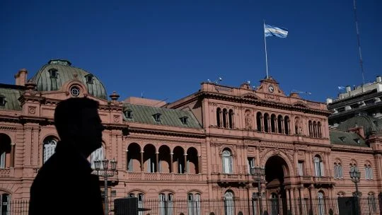 Argentina Faces Economic Contraction Amid Rising Unemployment