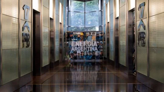 YPF Nearing LNG Sales Contracts, Advancing $24 Billion Export Project