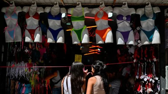 Majority of Argentines Perceive Declining Economic Conditions
